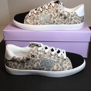 NWT Hoo K-Mia Star Lace Up Sneakers 7